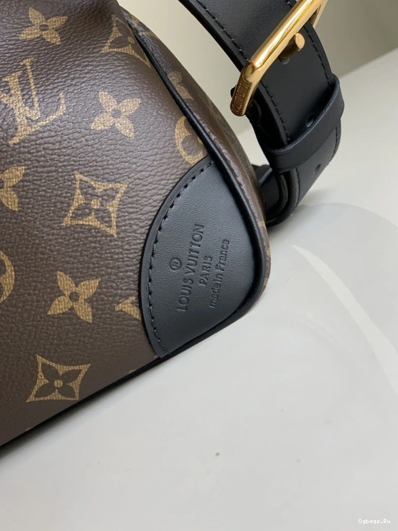 LOUIS VUITTON MM ODÉON 0102